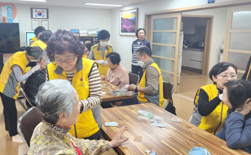 광주연합회 상록한마음 봉사단이 이혈치료 봉사활동을 펼쳤다.