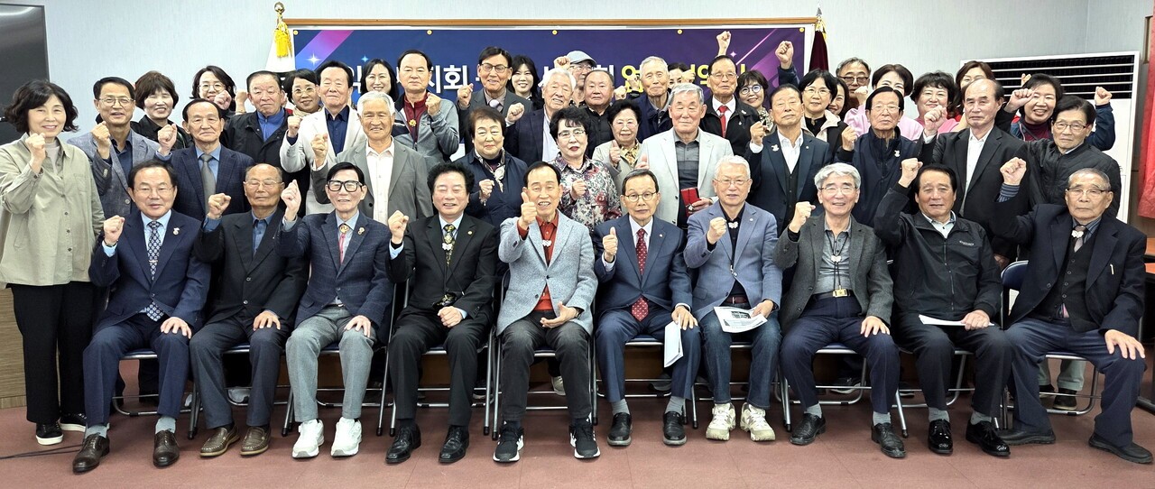 익산시지회와 경주시지회가 업무협약을 체결했다. 첫줄 왼쪽에서 네번 째부터 류창현 지회장,구승회 지회장.