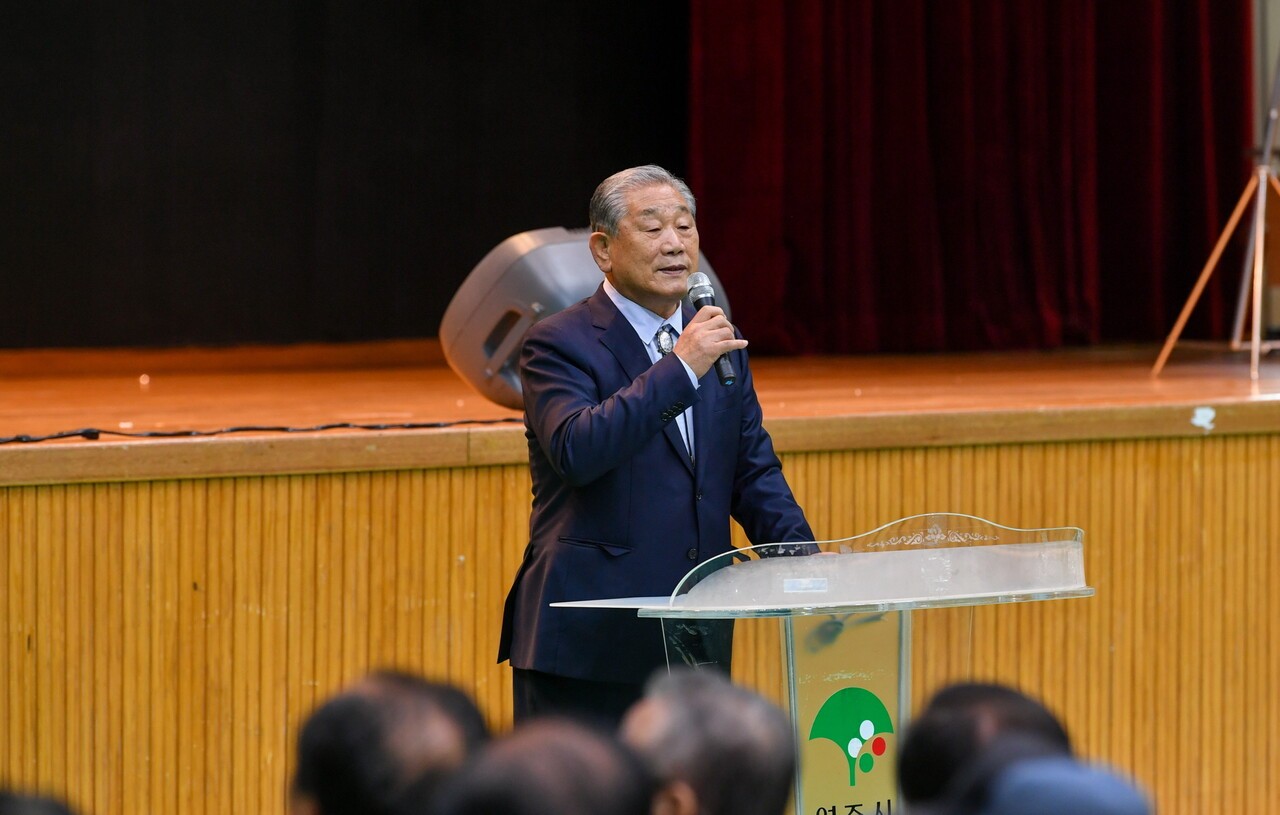 인사말을 하고 있는 권영창 지회장.