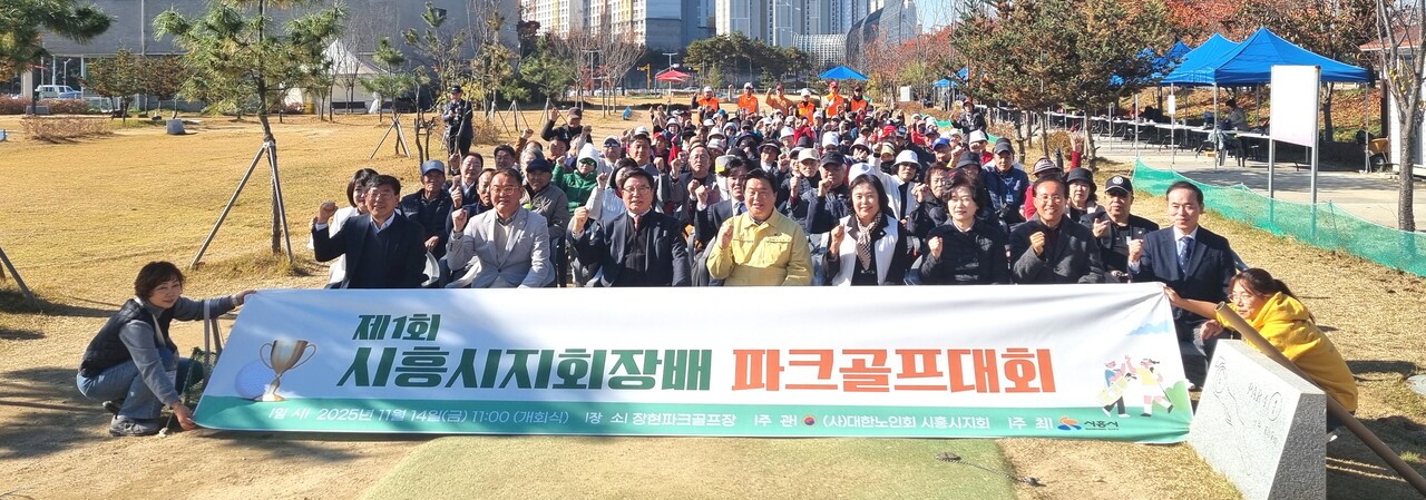 첫줄 왼쪽 세번째부터 김연규 지회장, 임병택 시장, 