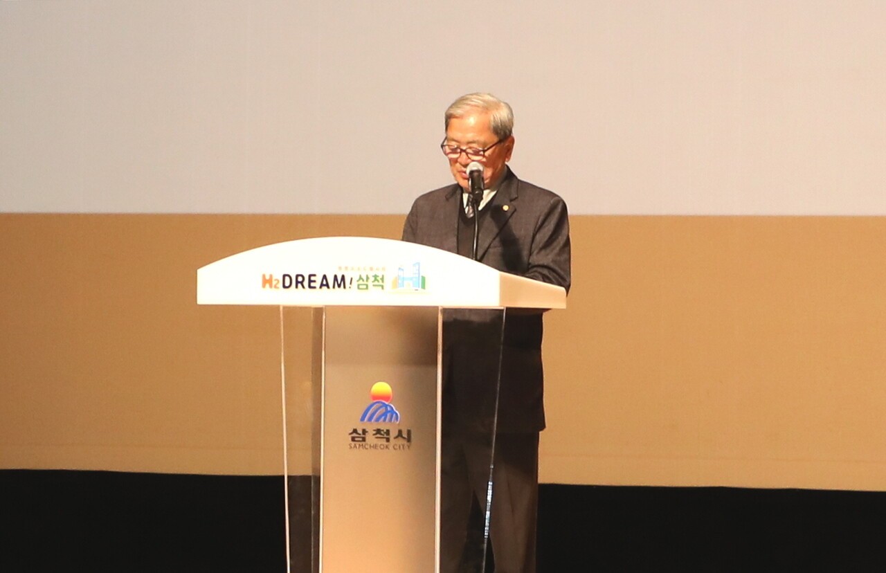 개회사를 하는 박재옥 지회장.