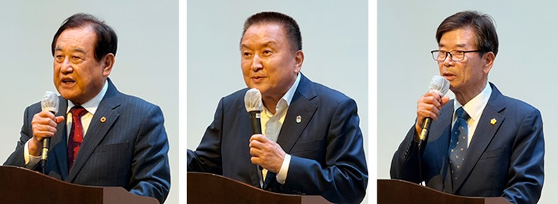 왼쪽부터 인사말을 하고 있는 이명식 연합회장, 축사를 하고 있는 김영환 도지사와 이의영 도의회 부의장.