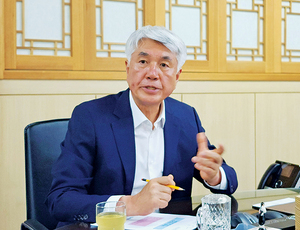 최승준 정선군수 “전국 최초 전 군민 공영버스 무료화… 어르신들 이용 시 눈치 안 봐도 돼”