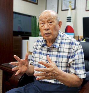 이신행 대한노인회 경기 부천시소사구지회장 “노인들 눈빛이 좀 편안하고 말씨도 좀 부드러워져야 존경받아”