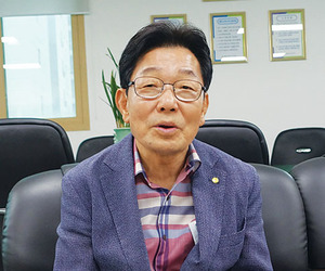 윤덕봉 대한노인회 부산 북구지회장 “마음 비우고, 양보하고, 조금 손해 보며 살아야…그 이상 돌려받기도”