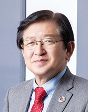 [백세시대 금요칼럼] 노인 차별하는 운전면허 갱신제도, 전면 재설계되어야 한다 / 서상목