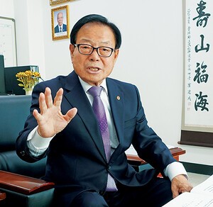 연기봉 대한노인회 충북 증평군지회장 “사회 경험 풍부한 어르신들이 세대 간 갈등 봉합의 중재자 돼야”